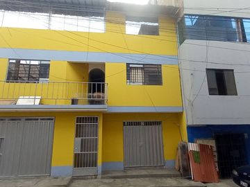 VENTA DE CASA DE TRES PISOS