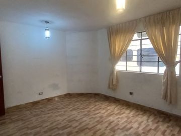 VENTA DE CASA DE TRES PISOS