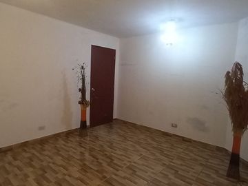 VENTA DE CASA DE TRES PISOS