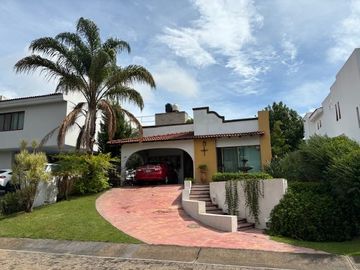 Oportunidad Casa como terreno  Hacienda del Oro 2da sección