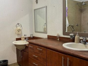 Oportunidad Casa como terreno  Hacienda del Oro 2da sección