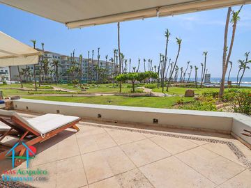 Depa de playa con terraza y vista frontal al mar