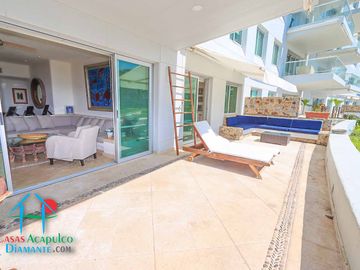 Depa de playa con terraza y vista frontal al mar