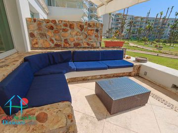 Depa de playa con terraza y vista frontal al mar
