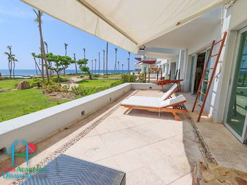 Depa de playa con terraza y vista frontal al mar