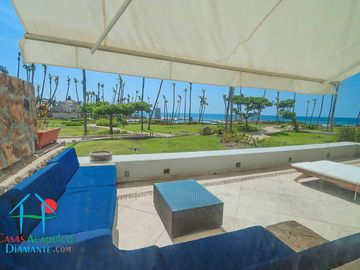 Depa de playa con terraza y vista frontal al mar