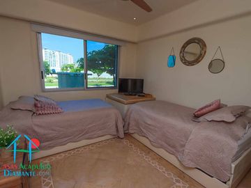 Depa de playa con terraza y vista frontal al mar