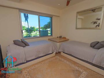 Depa de playa con terraza y vista frontal al mar