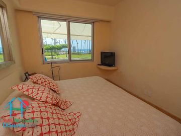 Depa de playa con terraza y vista frontal al mar