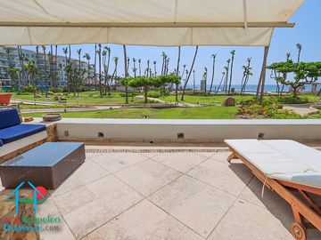 Depa de playa con terraza y vista frontal al mar