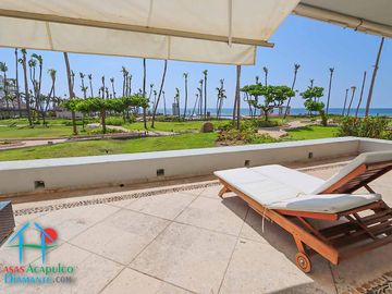 Depa de playa con terraza y vista frontal al mar