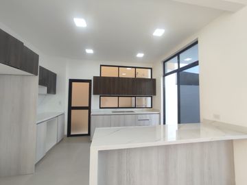 Casa en venta Urbanización Mallorca Village Via Salitre Samborondon Guayaquil
