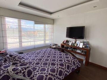 Casa de venta doble altura. Rancho San Francisco.  diseño Londoño de 3 dormitorios. Cumbayá Ecuador