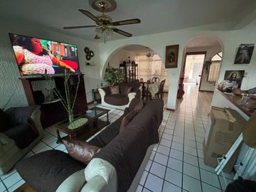 CASA EN VENTA EN COLONIA SAN JERÓNIMO II, LEÓN, GTO. ZONA NORTE A TRES CALLES DE BLVD. JUAN ALONSO DE TORRES.