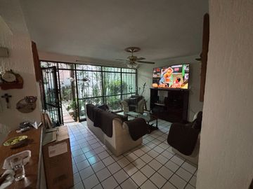 CASA EN VENTA EN COLONIA SAN JERÓNIMO II, LEÓN, GTO. ZONA NORTE A TRES CALLES DE BLVD. JUAN ALONSO DE TORRES.