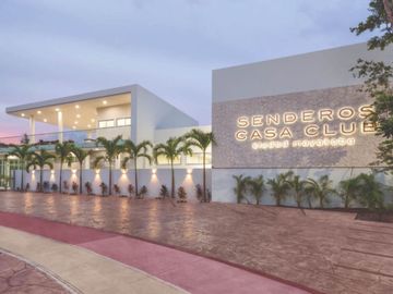 Casa con jardín y alberca privada, en venta, Mayakoba, Playa del Carmen.
