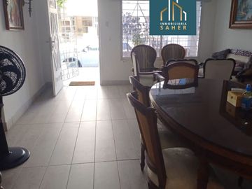 Venta de Casa de 2 Pisos Barrio Crespo con Área del terreno 225 M2.