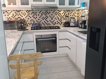 Venta de Casa de 2 Pisos Barrio Crespo con Área del terreno 225 M2.