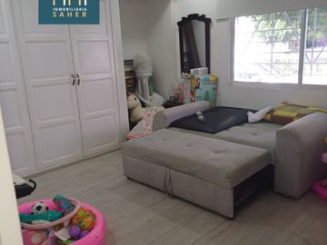 Venta de Casa de 2 Pisos Barrio Crespo con Área del terreno 225 M2.
