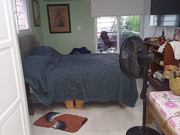 Venta de Casa de 2 Pisos Barrio Crespo con Área del terreno 225 M2.
