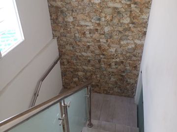 Venta de Casa de 2 Pisos Barrio Crespo con Área del terreno 225 M2.