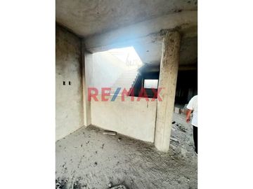 1111886 Venta De Casa Con Local Comercial En Aveniida Carabayllo