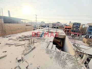 1111886 Venta De Casa Con Local Comercial En Aveniida Carabayllo