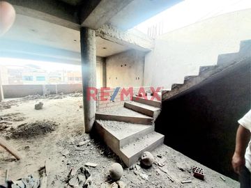 1111886 Venta De Casa Con Local Comercial En Aveniida Carabayllo