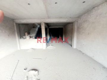 1111886 Venta De Casa Con Local Comercial En Aveniida Carabayllo