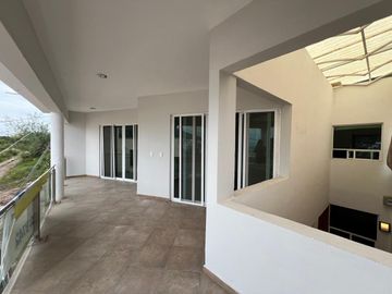 CASA EN VENTASALIDA MIL CUMBRES,  INCREÍBLE VISTA PANORÁMICA!! MORELIA