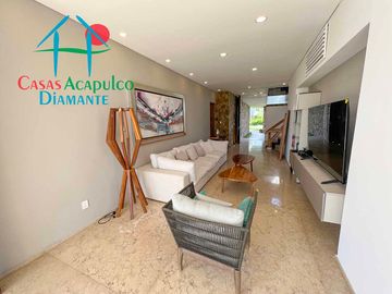 Hermosa casa con alberca privada y vista al campo de golf Tres Vidas