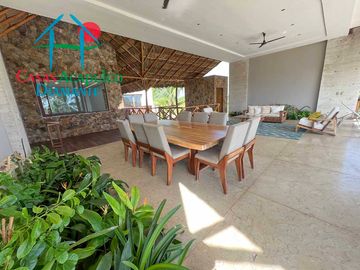 Hermosa casa con alberca privada y vista al campo de golf Tres Vidas