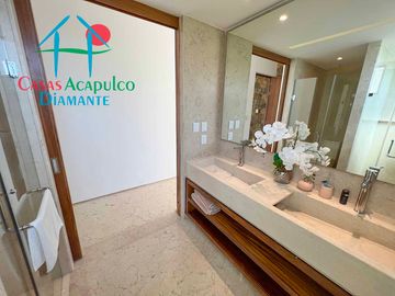 Hermosa casa con alberca privada y vista al campo de golf Tres Vidas