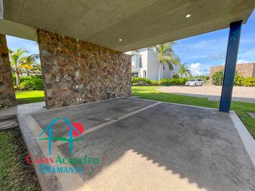 Hermosa casa con alberca privada y vista al campo de golf Tres Vidas