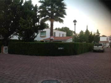 CASA EN SAN GIL CERRADA SANTA ELENA