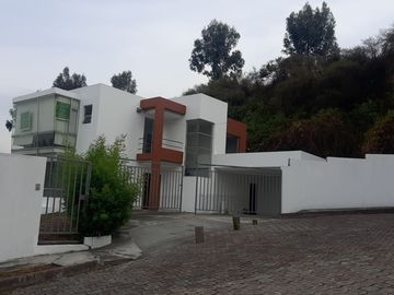 CHILLOS, vendo propiedad de 900m2 de terreno y 230m2 construcción, 1 dormitorio en planta baja