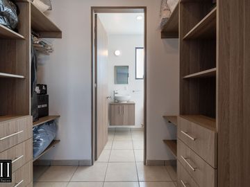 CASA EN VENTA, ADARA MIRADOR, 3 RECAMARAS, 2.5 BAÑOS, TERRENO 237.22 M2, 3 NIVELES, ESQUINA, AMENIDADES.