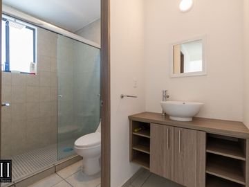 CASA EN VENTA, ADARA MIRADOR, 3 RECAMARAS, 2.5 BAÑOS, TERRENO 237.22 M2, 3 NIVELES, ESQUINA, AMENIDADES.