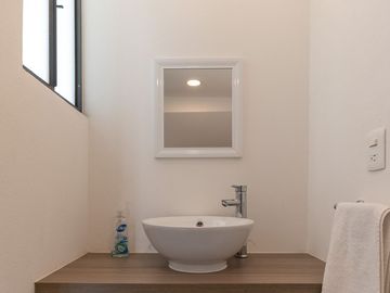 CASA EN VENTA, ADARA MIRADOR, 3 RECAMARAS, 2.5 BAÑOS, TERRENO 237.22 M2, 3 NIVELES, ESQUINA, AMENIDADES.