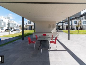 CASA EN VENTA, ADARA MIRADOR, 3 RECAMARAS, 2.5 BAÑOS, TERRENO 237.22 M2, 3 NIVELES, ESQUINA, AMENIDADES.