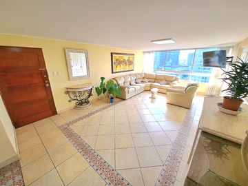 Venta de departamento con linda vista al mar frente al Tenis Club Las Terrazas