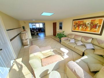 Venta de departamento con linda vista al mar frente al Tenis Club Las Terrazas