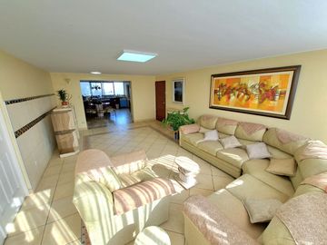 Venta de departamento con linda vista al mar frente al Tenis Club Las Terrazas
