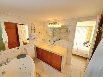 Venta de departamento con linda vista al mar frente al Tenis Club Las Terrazas