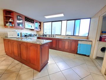 Venta de departamento con linda vista al mar frente al Tenis Club Las Terrazas