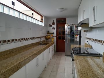 VENDO CASA EN CONDOMINIO EN LA CAPULLANA CERCA A PARQUE