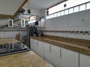 VENDO CASA EN CONDOMINIO EN LA CAPULLANA CERCA A PARQUE