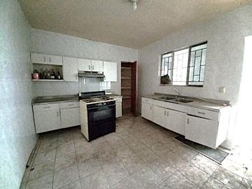 CASA EN VENTA RIO MISSOURI 306 UNA PLANTA PARA REMODELAR