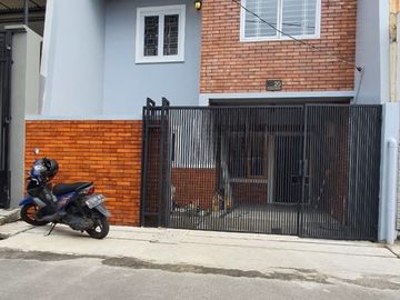 Dijual Rumah 3 Lt di Tanjung Duren Selatan Jalan 2 Mobil bebas Banjir