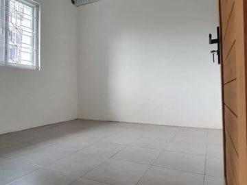 Dijual Rumah 3 Lt di Tanjung Duren Selatan Jalan 2 Mobil bebas Banjir